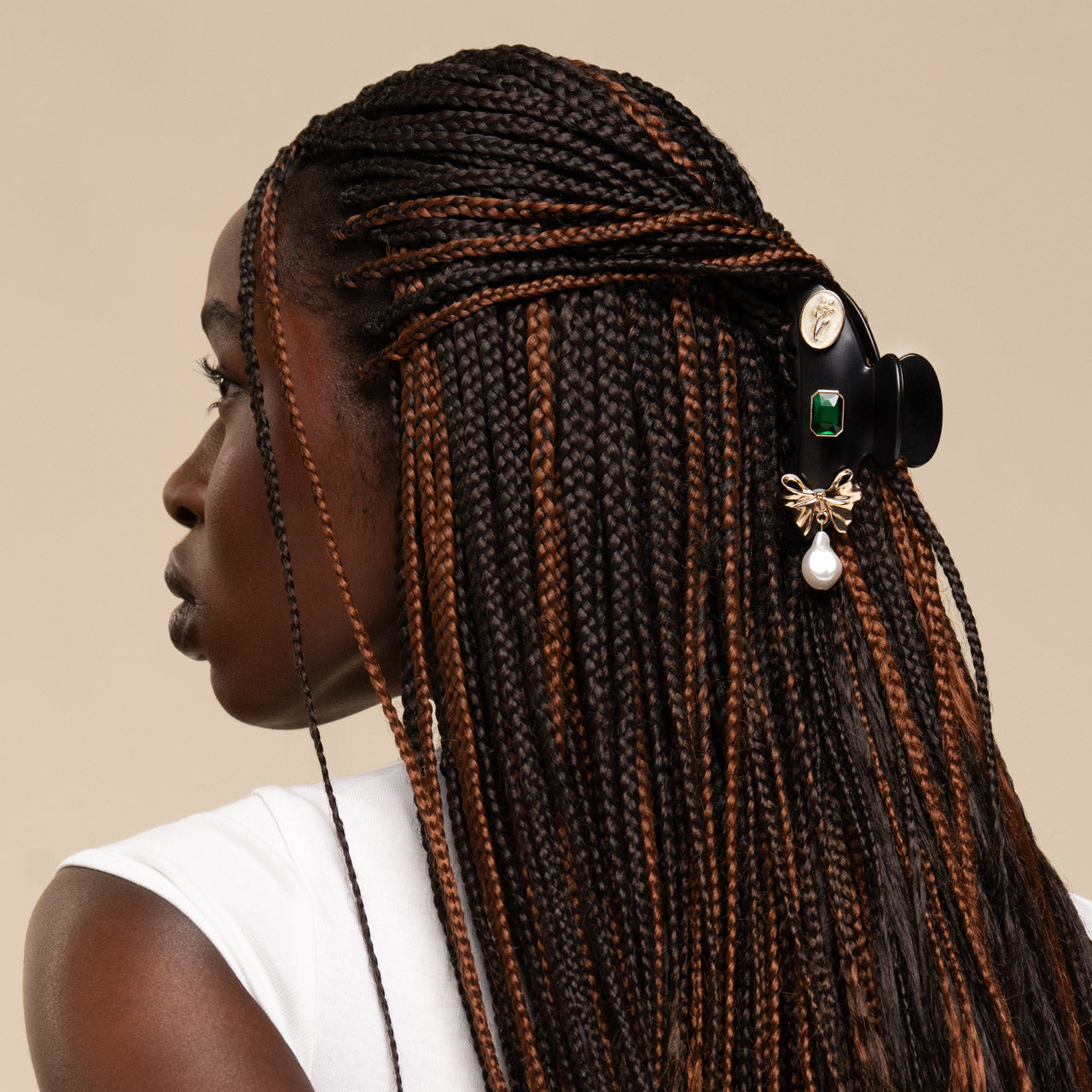 509174-KitschPop-Charms_CurvedClawClip-7pc-Set-Vintage-Black-Model-3-1280x1280px-1.jpg